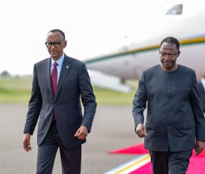 Perezida Kagame yageze i Dar es Salaam mu nama ihuza EAC na SADC