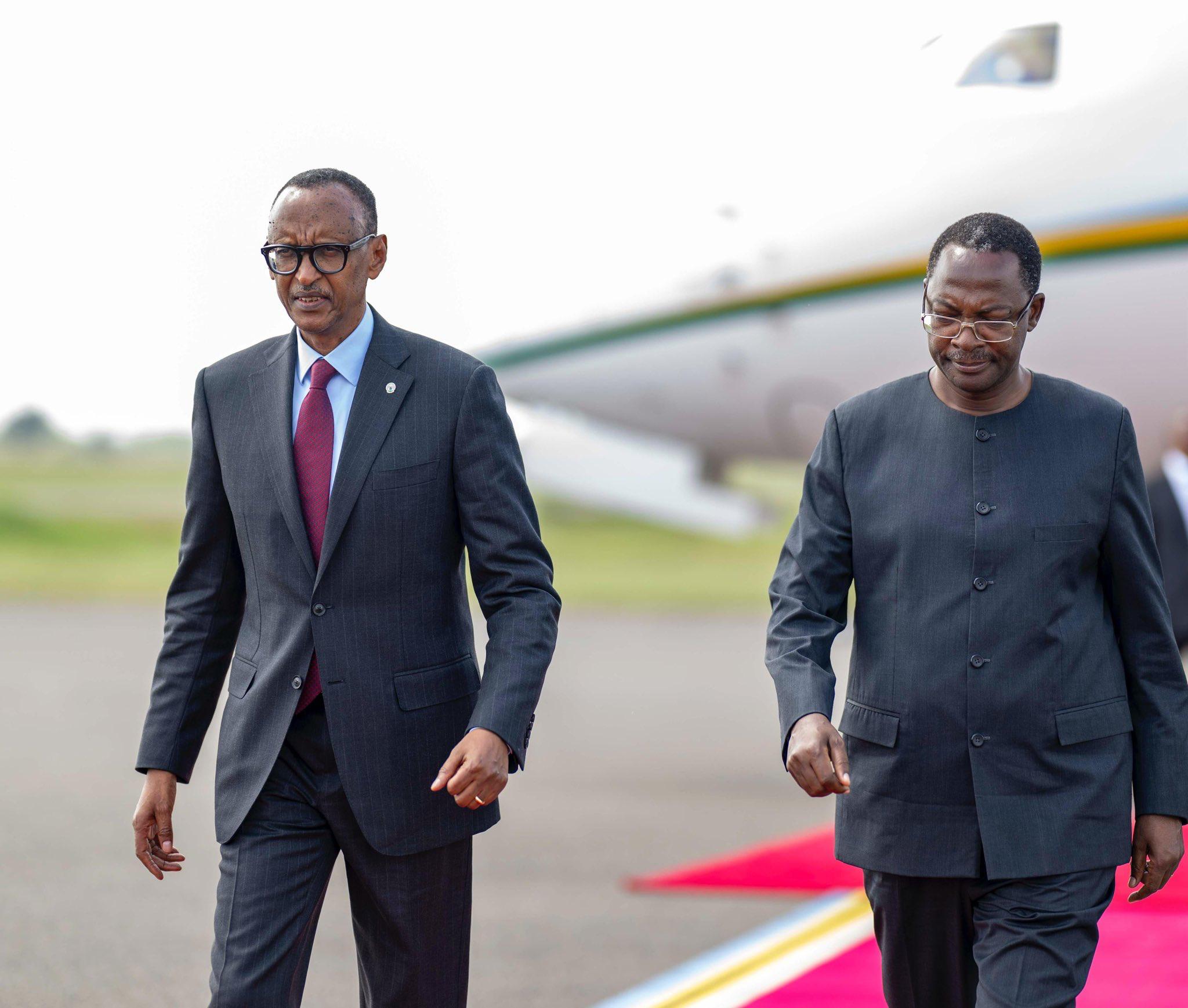 Perezida Kagame yageze i Dar es Salaam mu nama ihuza EAC na SADC