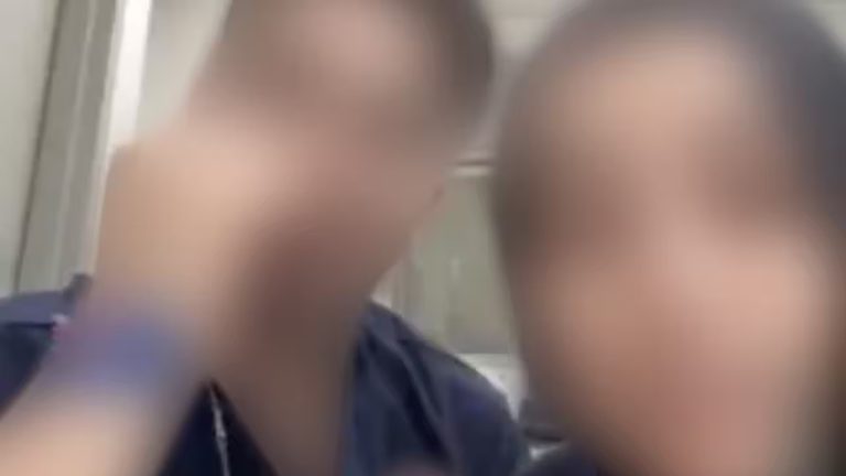 Australia: Abaganga bakekwaho amacakubiri birukanywe ku kazi