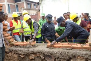 Rubavu: Leta yatangiye kubaka inzu zisaga 293 zangijwe n’amasasu yarashwe na FARDC