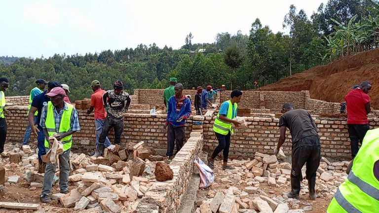 Muhanga: Barashima ko bakuwe mu buzunguzayi bakaba bari no kubakirwa inzu zo kubamo