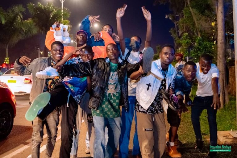 Hari abica Ikinyarwanda nkana ngo baryoshye ibiganiro