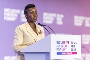 Abakoresha serivisi z’imari 70% mu Rwanda bifashisha ‘Mobile Money’