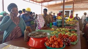 Kamonyi: Abazunguzayi bashima urubyiruko rwabubakiye isoko bakava ku muhanda