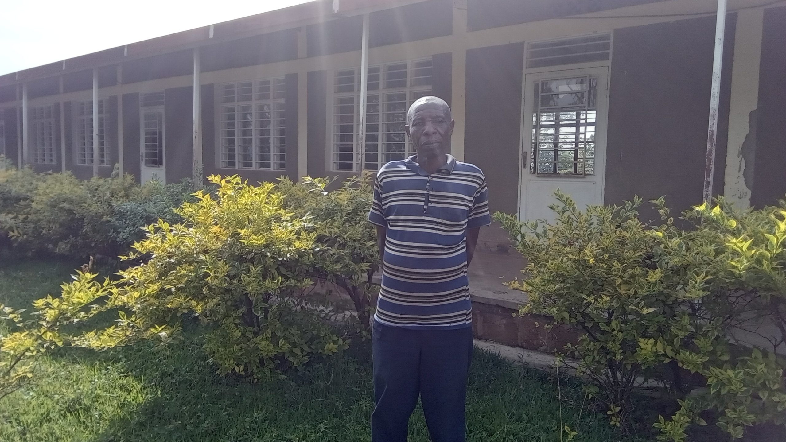 Rutsiro: Umaze imyaka irenga 16 arinda ikigo cy’ishuri arishyuza arenga 3 000 000 Frw