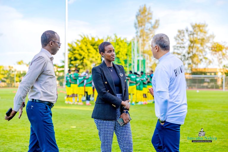 Minisitiri Mukazayire yasabye Amavubi kwimana u Rwanda imbere ya Nigeria&nbsp;
