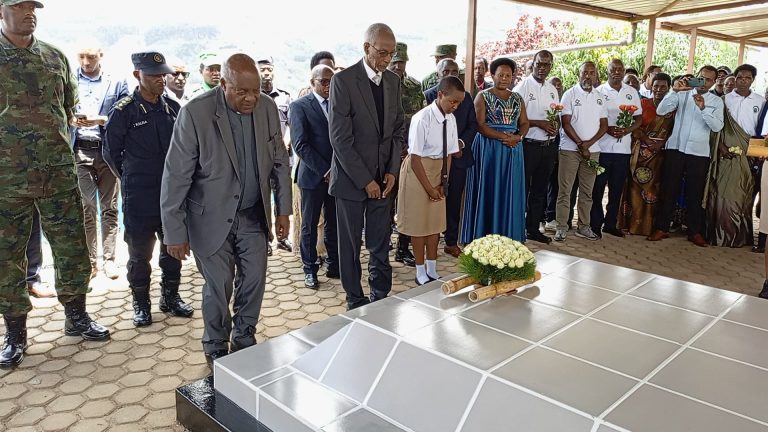 Ubutwari: Abanyeshuri bafite intego yo kurwanya ikibi n’iyo bafatirwaho imbunda