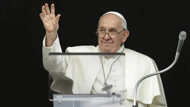 Papa Francis arasezererwa mu bitaro kuri iki Cyumweru 