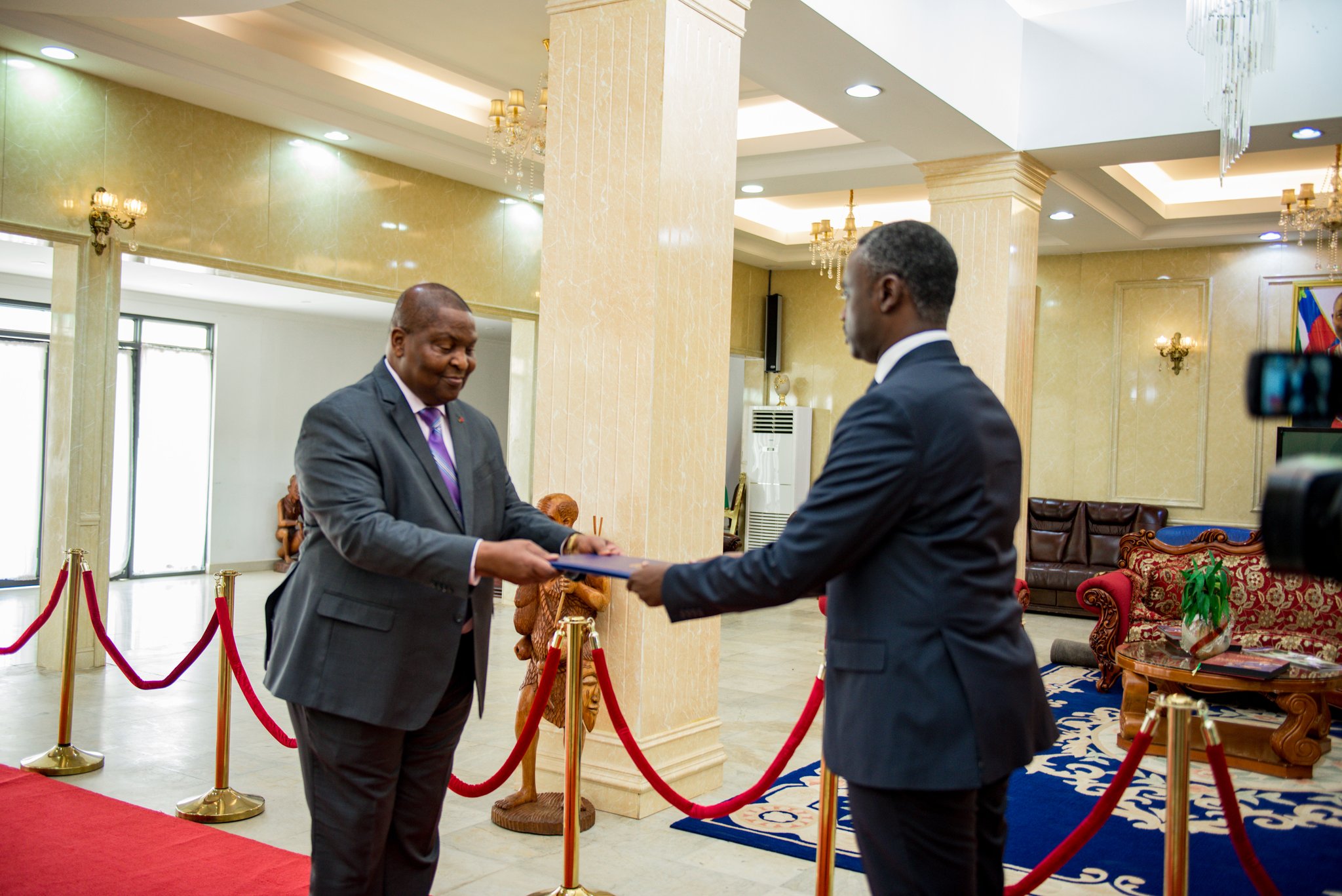 Amb Kayumba yatanze impapuro zo guhararira u Rwanda muri Santarafurika