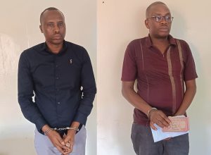 Kigali: Bafatiwe mu cyuho bakira ruswa ya 300.000 Frw&nbsp;