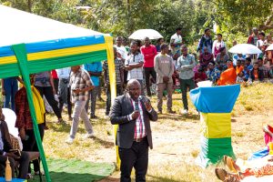 Hari abagurisha amata y’inka za Girinka bakigira mu businzi-Guverineri Mugabowagahunde