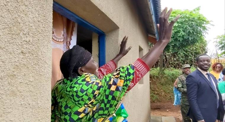 Gicumbi:  Yishimira kubakirwa inzu  kuko byamurinze kurara yitwikiriye umutaka