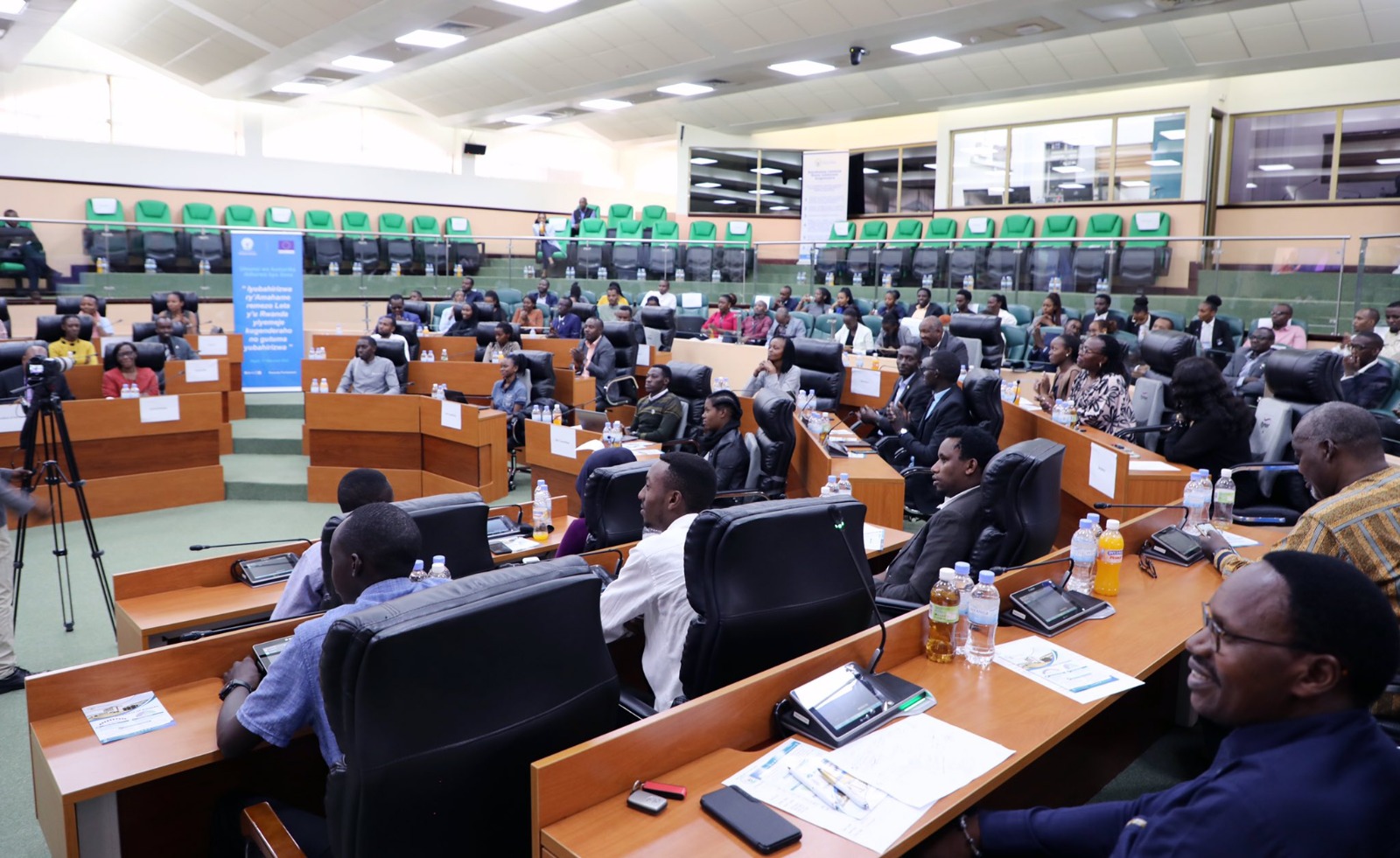 Abasenateri bashyigikiye u Rwanda rwahagaritse umubano n’u Bubiligi