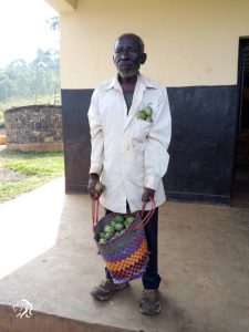 Rusizi: Yafatanywe ibinyomoro yibye mu murima avuye kubishakira umuguzi