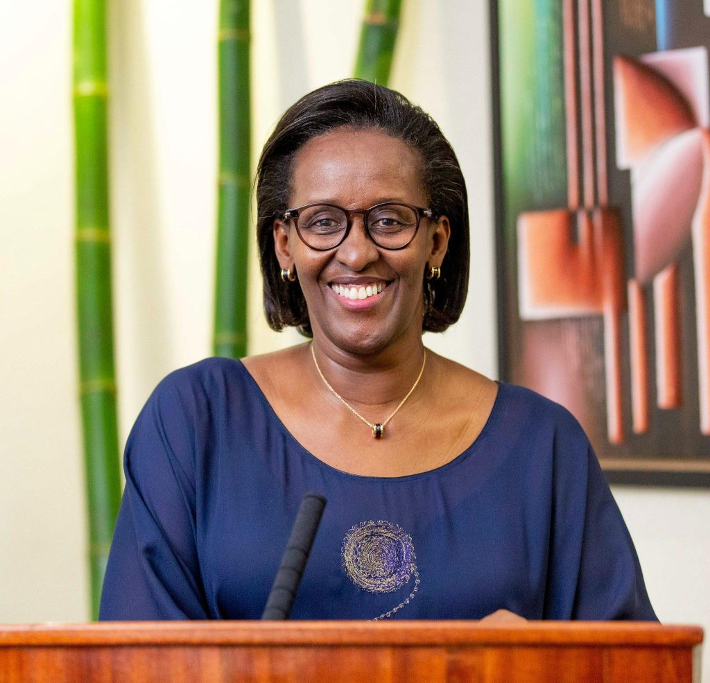 Madamu Jeannette Kagame yasabye abagore kuba ba Mutima w’u Rwanda