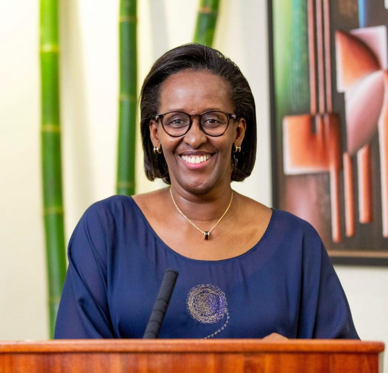 Madamu Jeannette Kagame yasabye abagore kuba ba Mutima w’u Rwanda