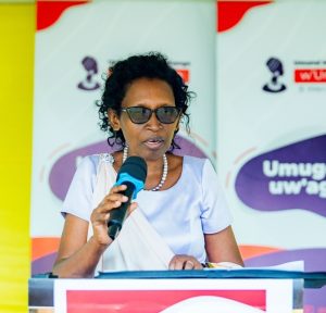 Hon Kazarwa yijeje ko Abadepite bagiye gushaka umuti urambye ku bibazo by’umuryango