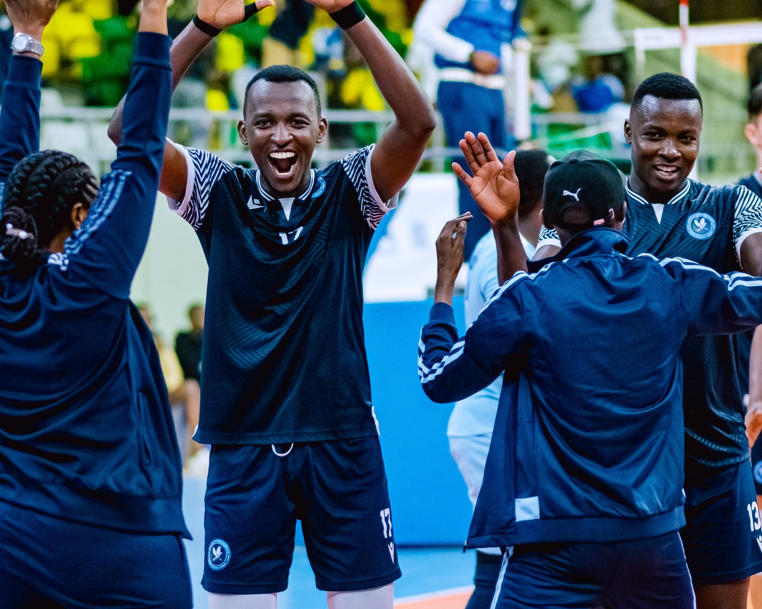 Volleyball: Amakipe ya Police yasanze aya APR ku mukino wa nyuma wa Playoffs (Amafoto)