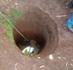 Nyamasheke: Umukecuru yagiye gusura mugenzi we agezeyo agwa mu cyobo gifata amazi arapfa