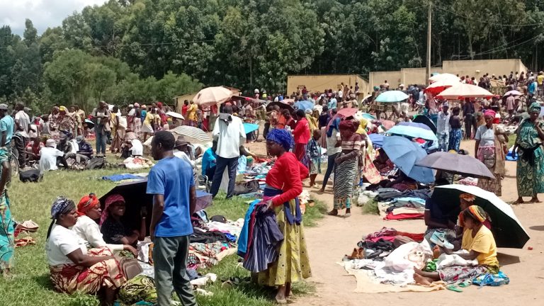Muhanga: Barifuza ko isoko rya Misizi ryakubakwa kuko imvura ibanyagira