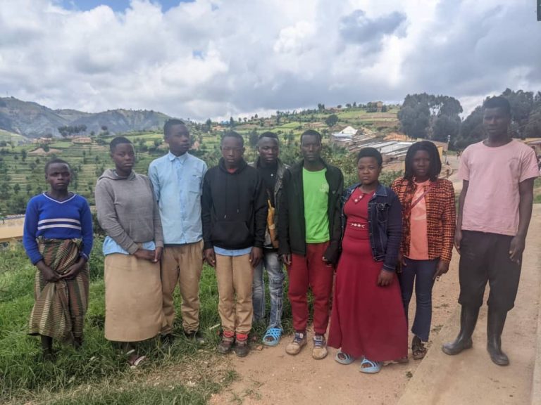 Rutsiro: Bagera ku gufata indangamuntu batarandikwa mu irangamimerere&nbsp;