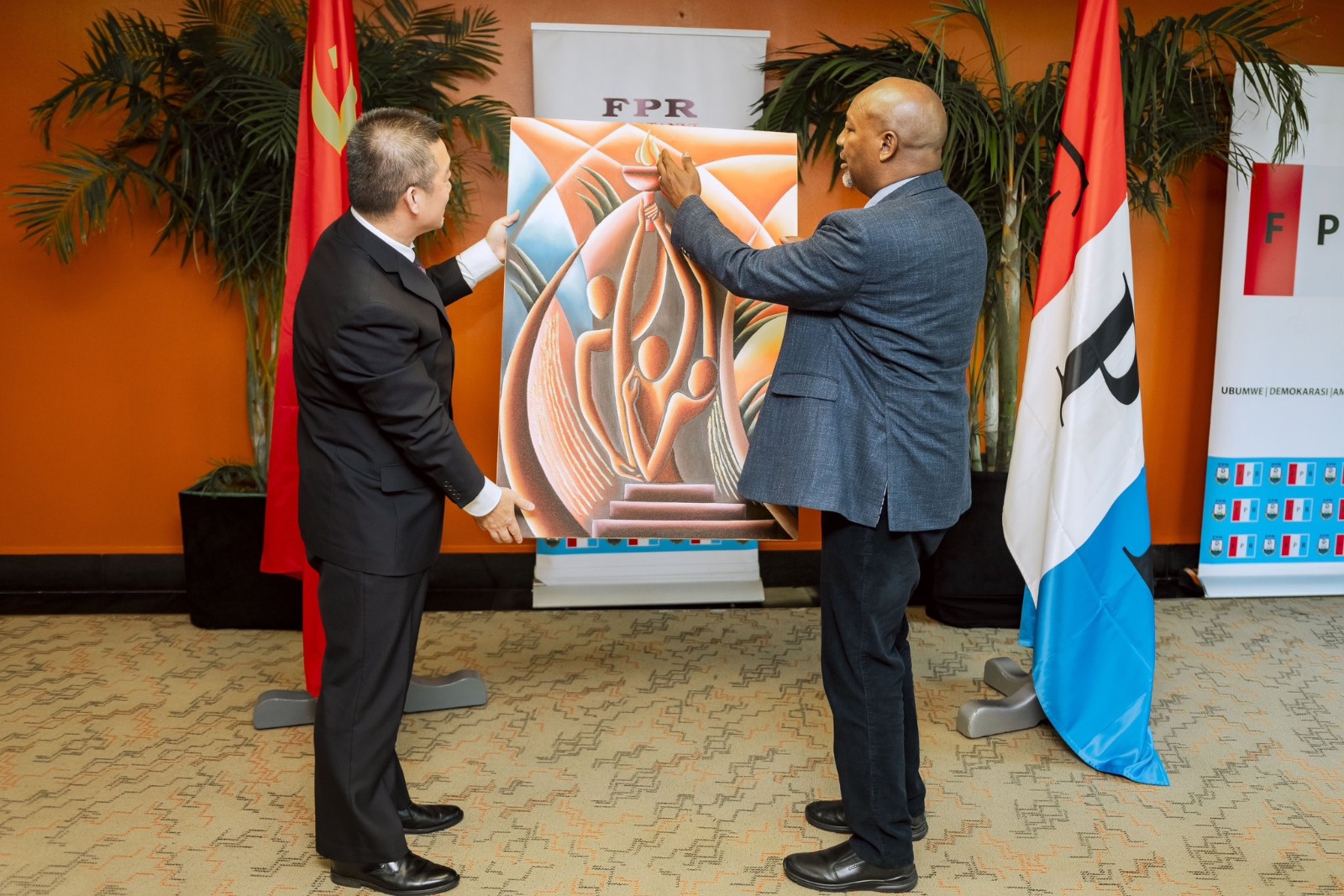 RPF-Inkotanyi yashimiye Ambasaderi w’u Bushinwa watsuye umubano n’u Rwanda