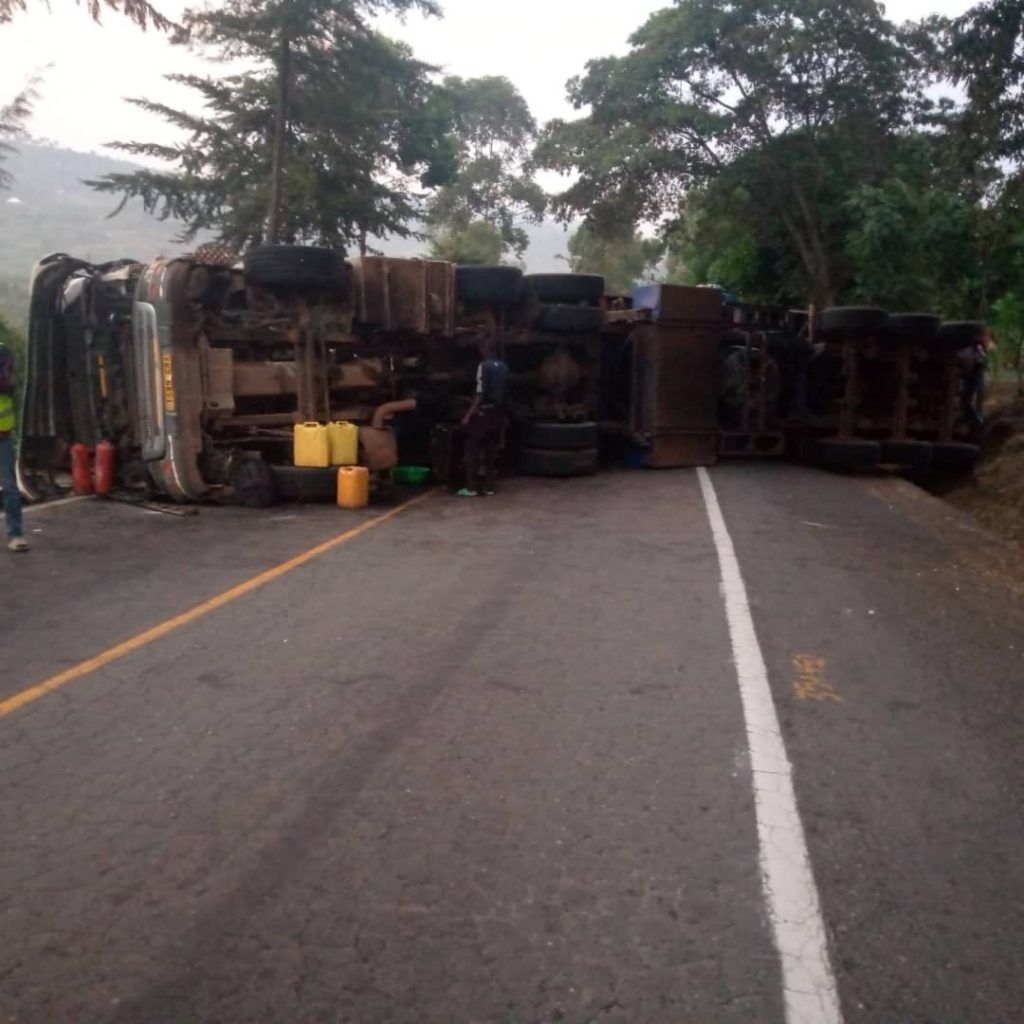 Kamonyi: Impanuka y’ikamyo yafunze umuhanda Kigali- Muhanga