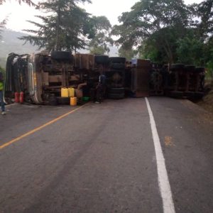 Kamonyi: Impanuka y’ikamyo yafunze umuhanda Kigali- Muhanga