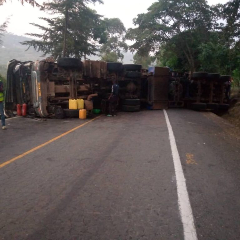 Kamonyi: Impanuka y’ikamyo yafunze umuhanda Kigali- Muhanga