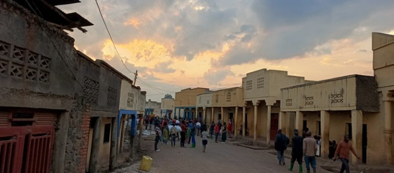 Burera: Abaturiye santere ya Kanyirarebe babangamiwe no kuba nta huzanzira rya telefone