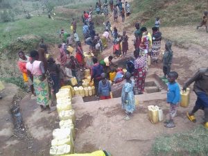 Abaturage bagerwaho n’amazi meza mu Rwanda bageze kuri 90%