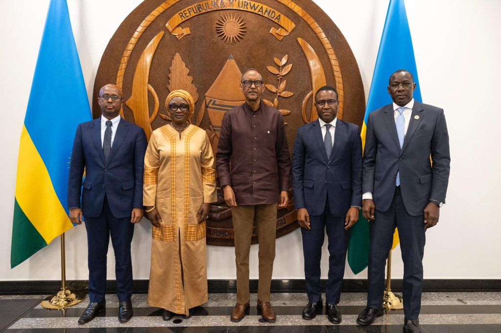 Perezida Kagame yakiriye ubutumwa bwa Bassirou Diomaye Faye