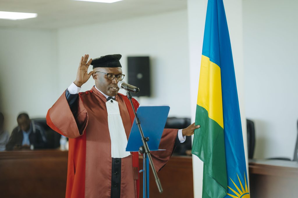 Perezida w’Urukiko rw’Ikirenga Mukantaganzwa yakiriye indahiro z’abacamanza (Amafoto)