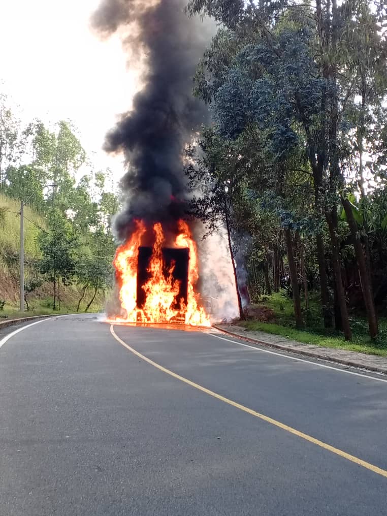 Nyamasheke: Ikamyo yari itwaye amavuta yo guteka yakongowe n’inkongi