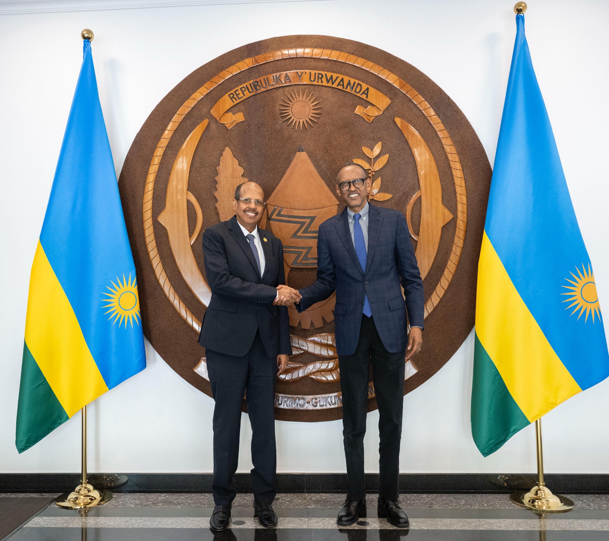 Perezida Kagame yaganiriye n’umuyobozi wa Komisiyo ya AU 