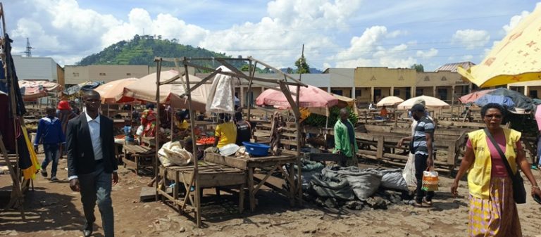 Musanze: Karwasa bifuza ko bakubakirwa isoko kuko banyagirwa
