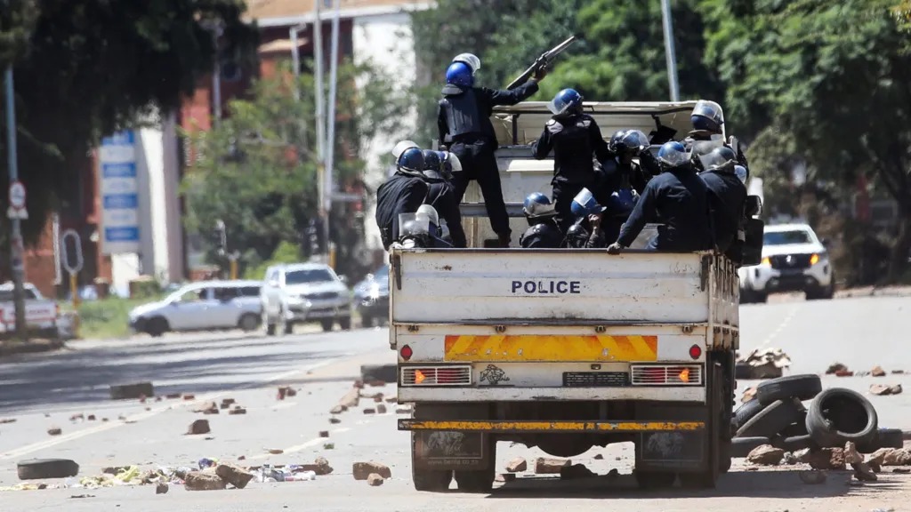 Zimbambwe: Imyigaragambyo yari igamije kweguza Perezida yaburijwemo