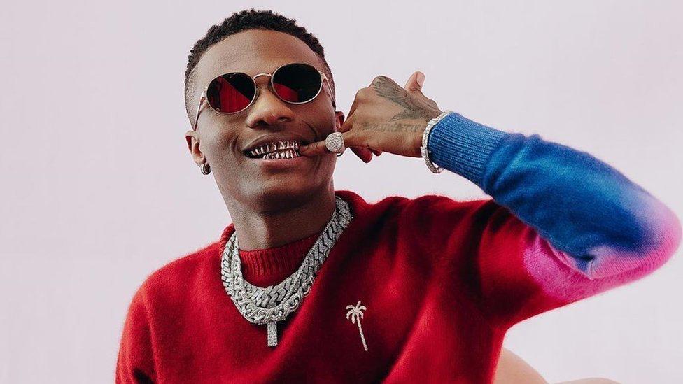 Wizkid yateje urujijo nyuma yo gusiba ibyo yari yarashyize kuri Instagram