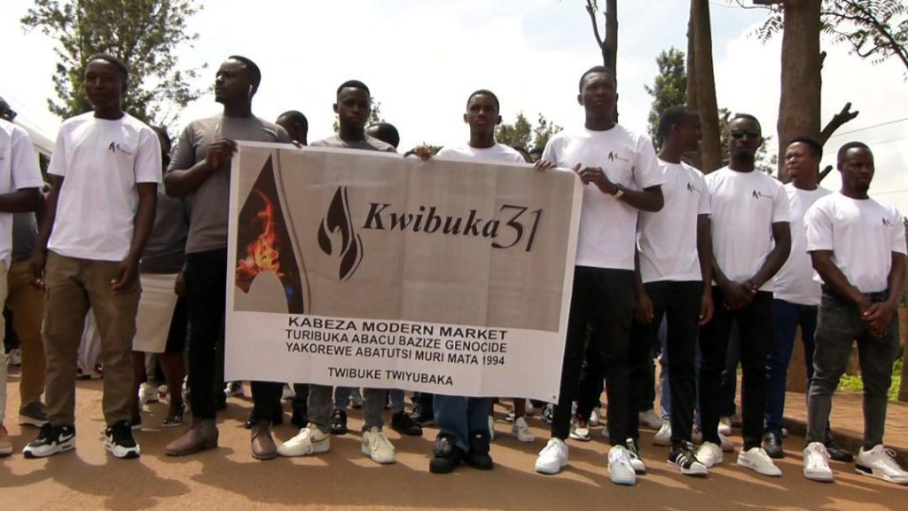 Abacuruzi basanga bafite umukoro wo kubaka igihugu kurusha uko bagisenye