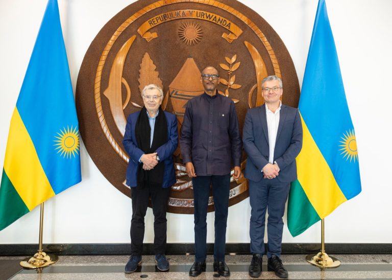 Perezida Kagame yabonanye n’abayobozi b’Ikigo Teleperformance