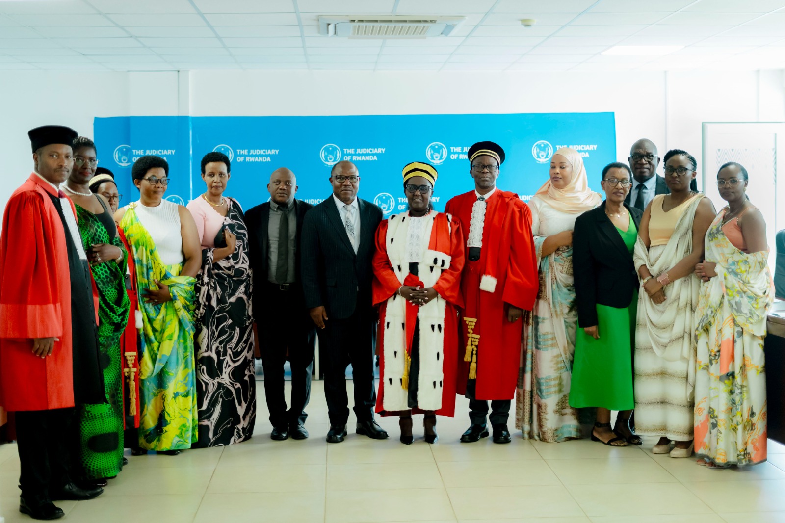 Perezida w’Urukiko rw’Ikirenga yakiriye indahiro z’abakomiseri umunani ba NEC