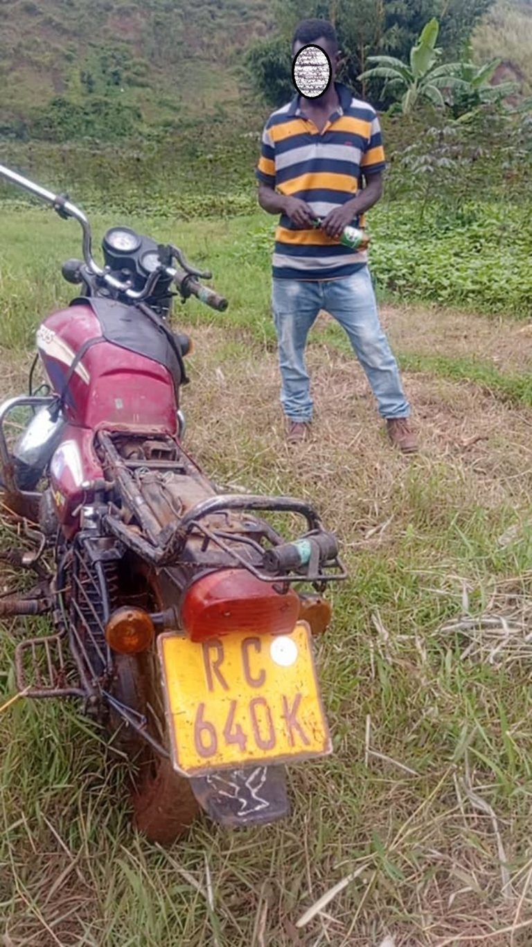 Rusizi: Abasore 2 bafatanywe moto bibye bagiye kuyambutsa muri RDC