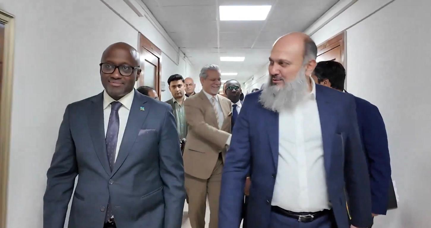 Minisitiri Nduhungirehe yaganiriye na Minisitiri w’Ubucuruzi wa Pakistan