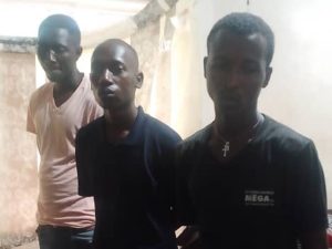 Rusizi: Abasore 3 bafashwe bambura abacuruzi bigize abakozi ba RRA
