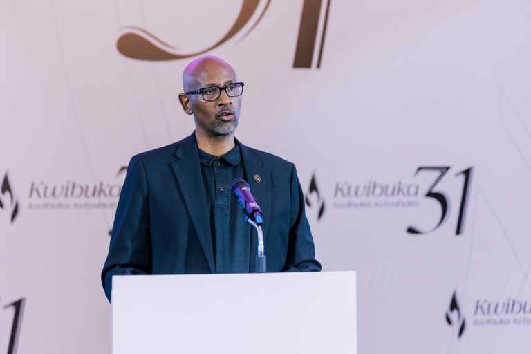 Abanyeshuri nibigishwa ubumuntu Jenoside ntizongera-Minisitiri  Nsengimana