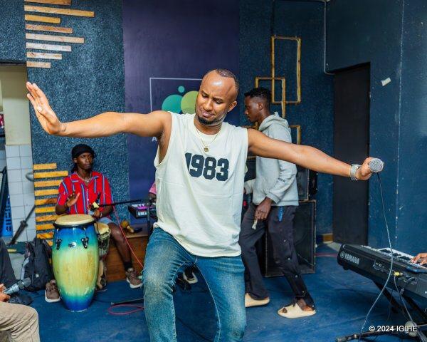 Cyusa Ibrahim agiye gutaramira Abanyarwanda bari Uganda