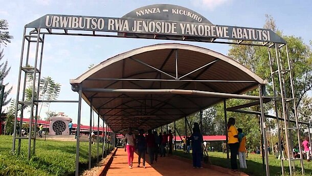 Ingabo z’Ababiligi zataye impunzi z’Abatutsi muri ETO Kicukiro zicirwa i Nyanza