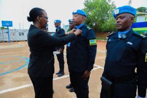 Santarafurika: Abapolisi b’u Rwanda bari mu butumwa bambitswe imidali y’ishimwe