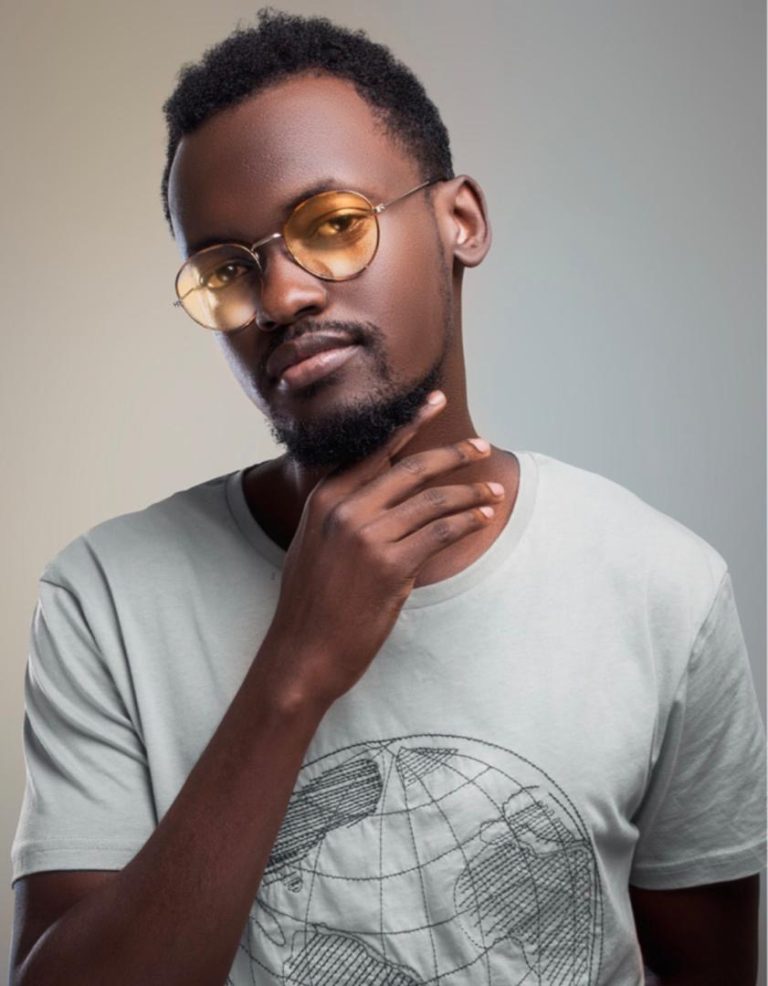 Peace Joris aruhurwa no kuririmba indirimbo z’abana