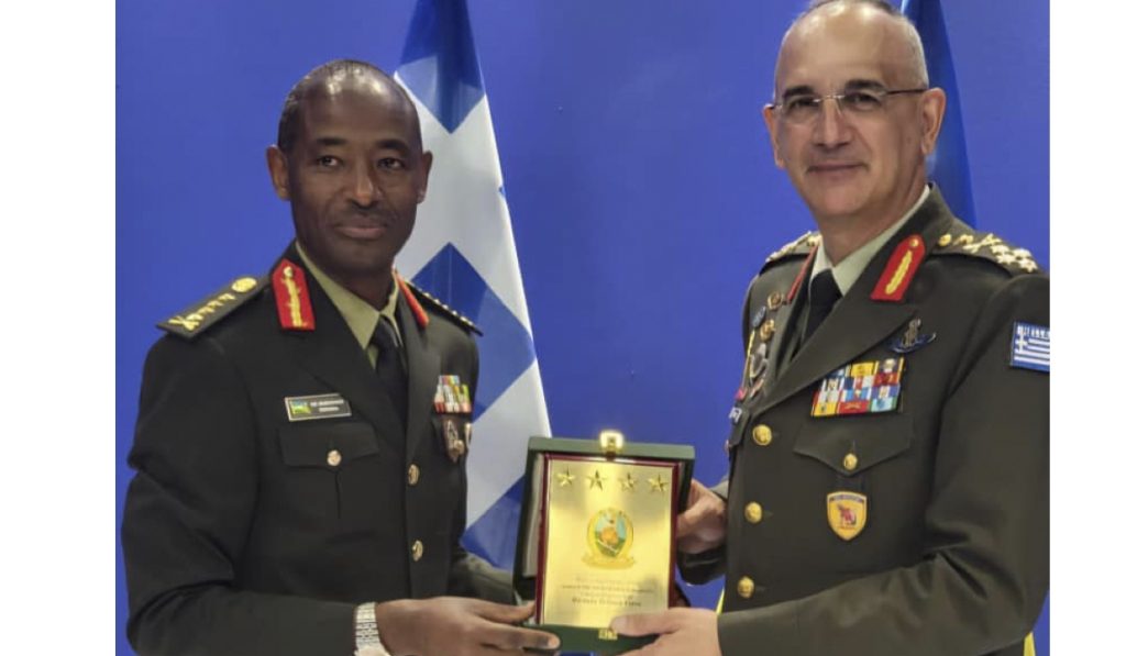 Gen. Mubarakh Muganga ari mu Bugereki mu ruzinduko rw’akazi